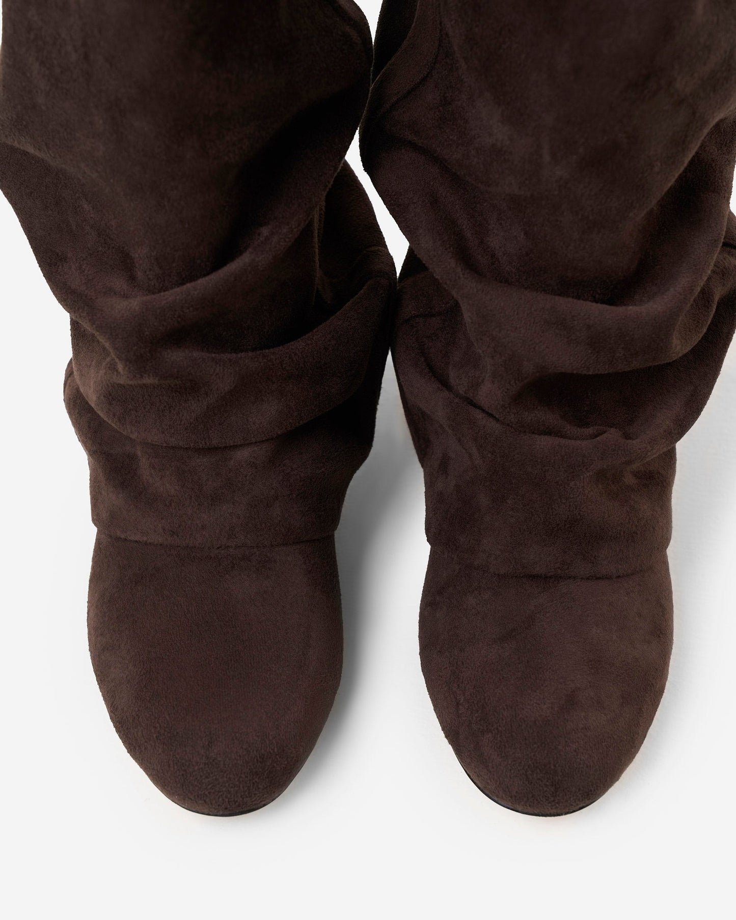 Botas Emilia Slouchy de Camurça - Chocolate Escuro