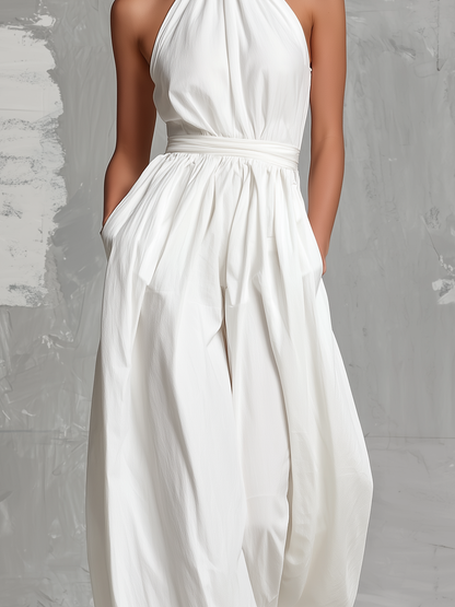 Macacão branco elegante em tecido, sem mangas, com decote halter