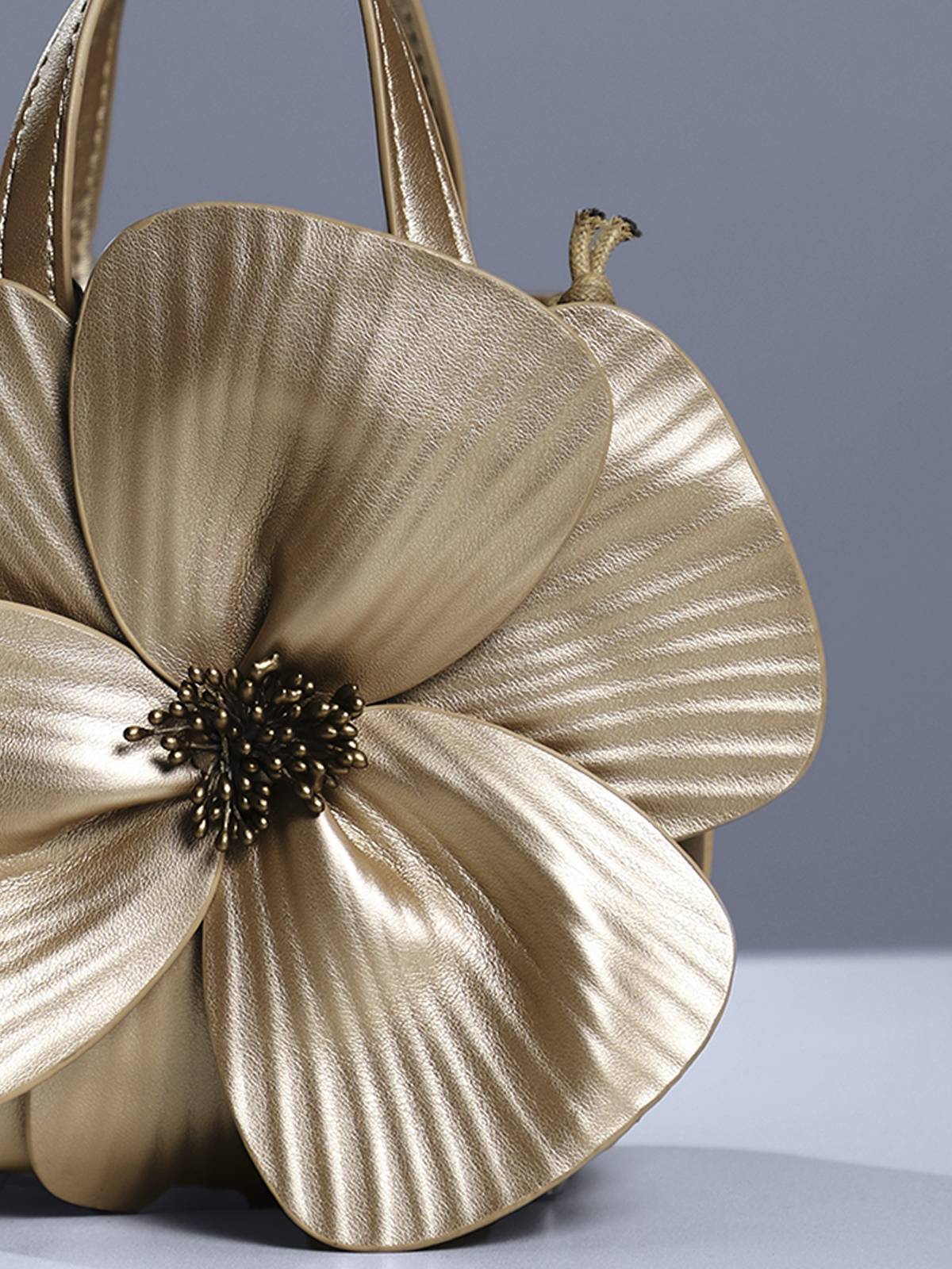 Mala Acsah Leather Flower Dourada