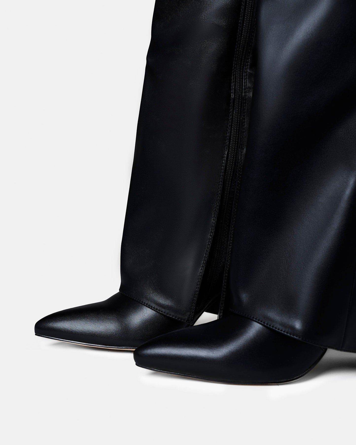Botas de cano alto em pele Lavista - Preto
